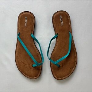 NWOT Merona faux leather flip flops w/ rubber sole (size 8 women’s)